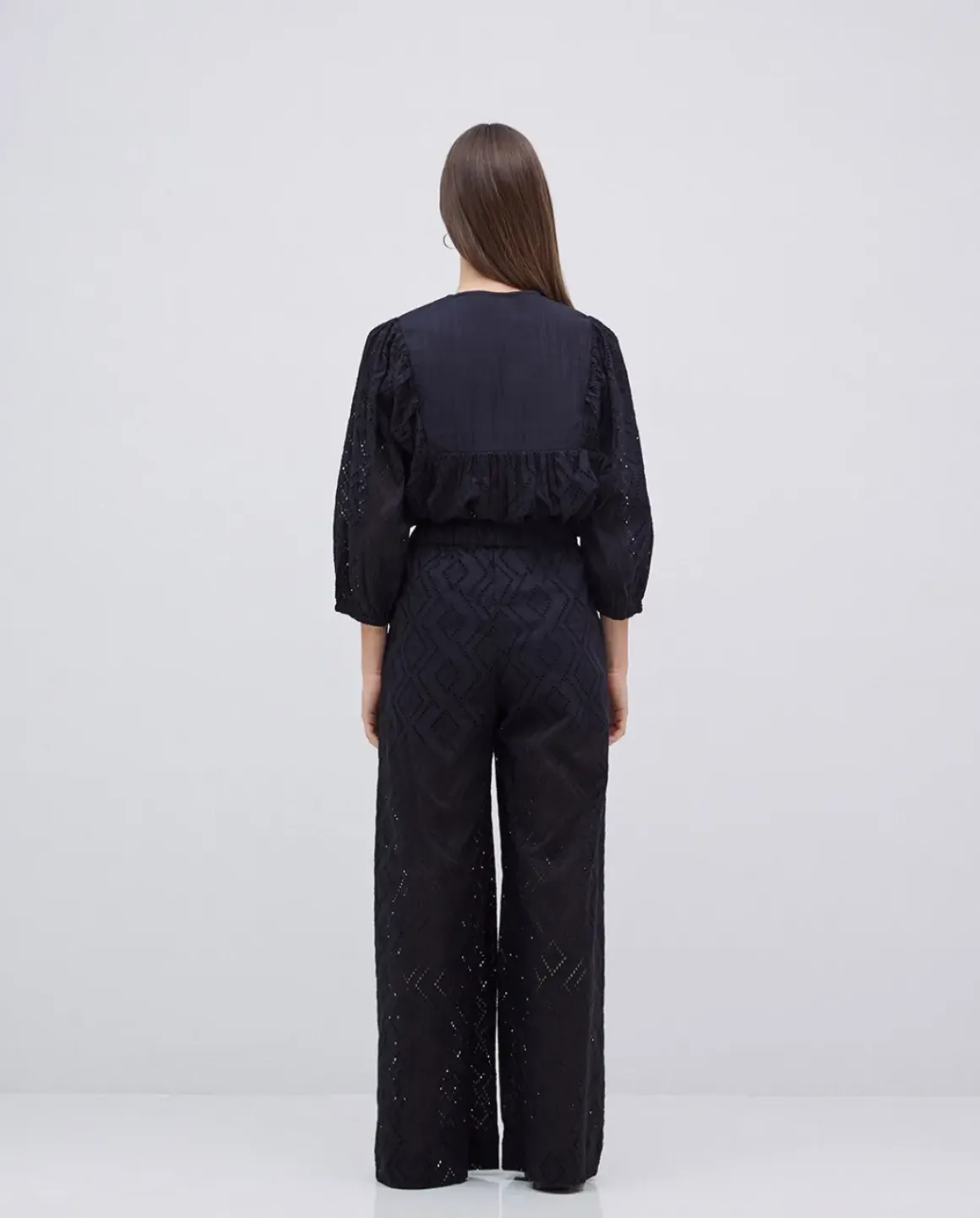 Pantalones wide leg bordado negro