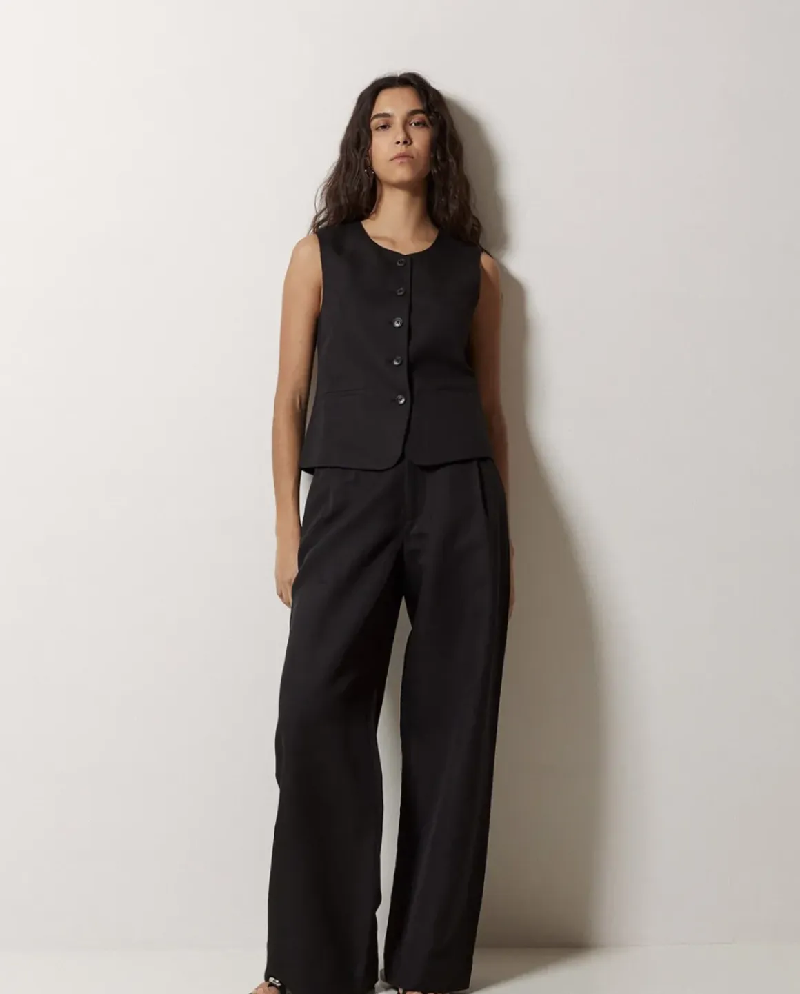 Pantalones wide leg pinzas negro