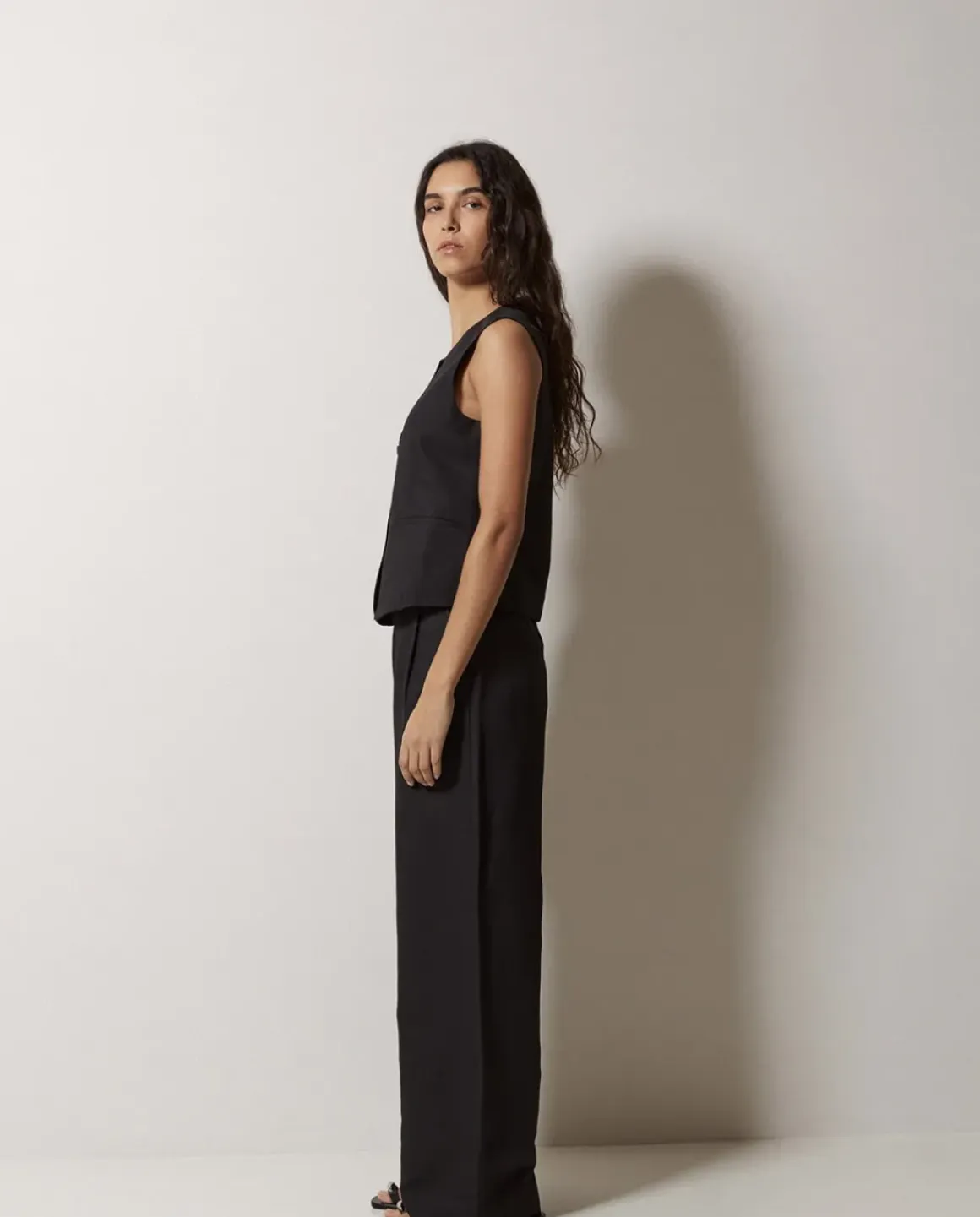 Pantalones wide leg pinzas negro