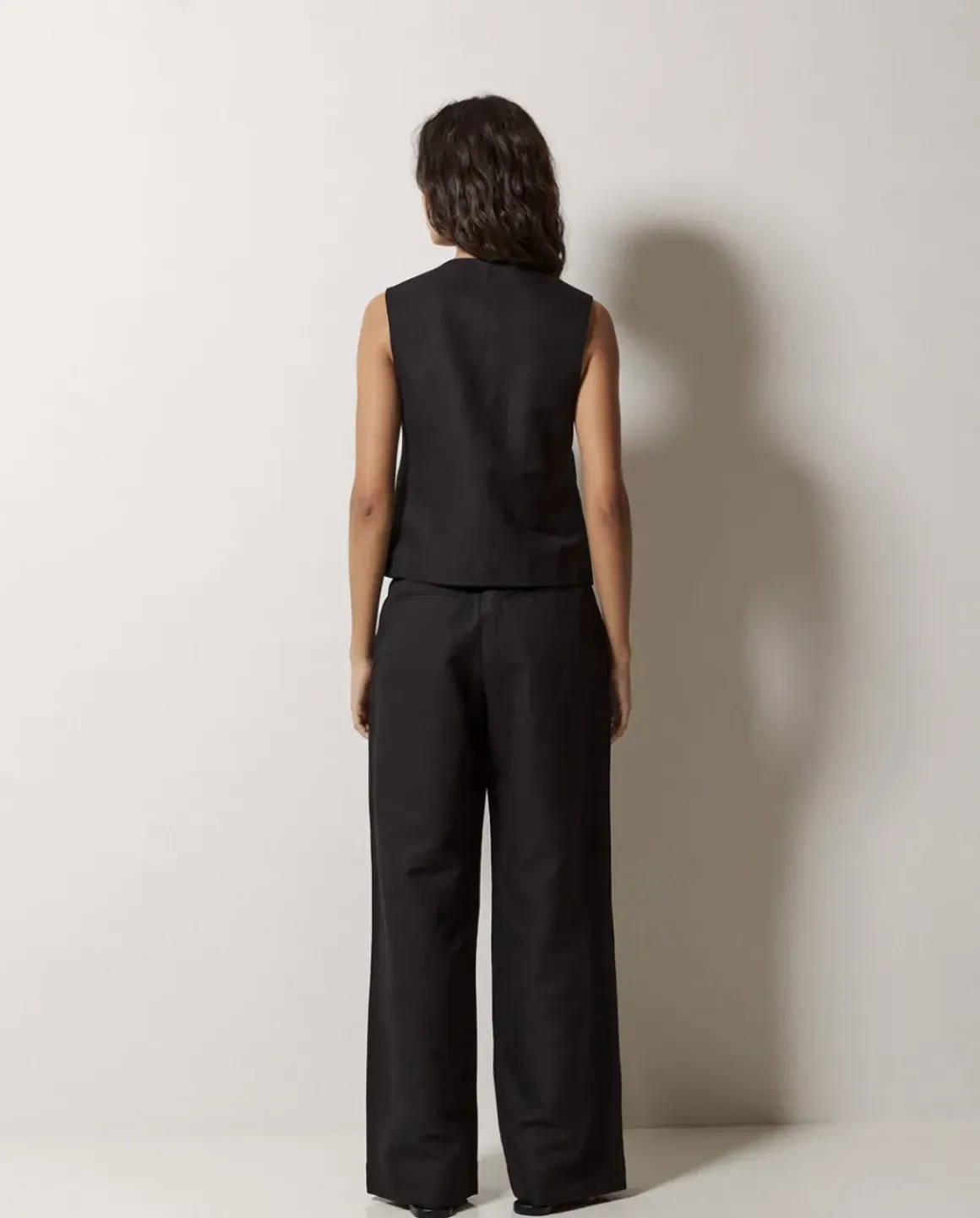 Pantalones wide leg pinzas negro