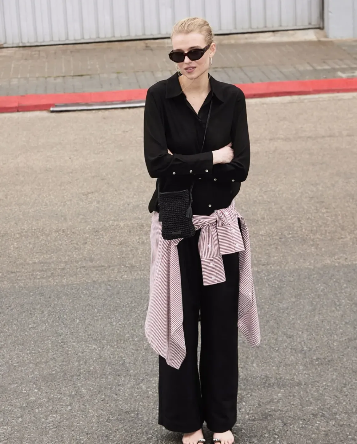 Pantalones wide leg pinzas negro