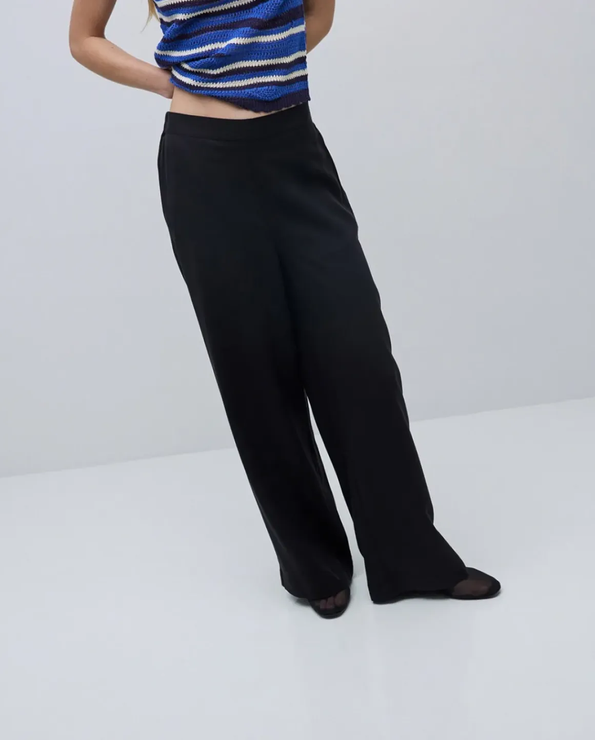 Pantalones wide leg tencel negro
