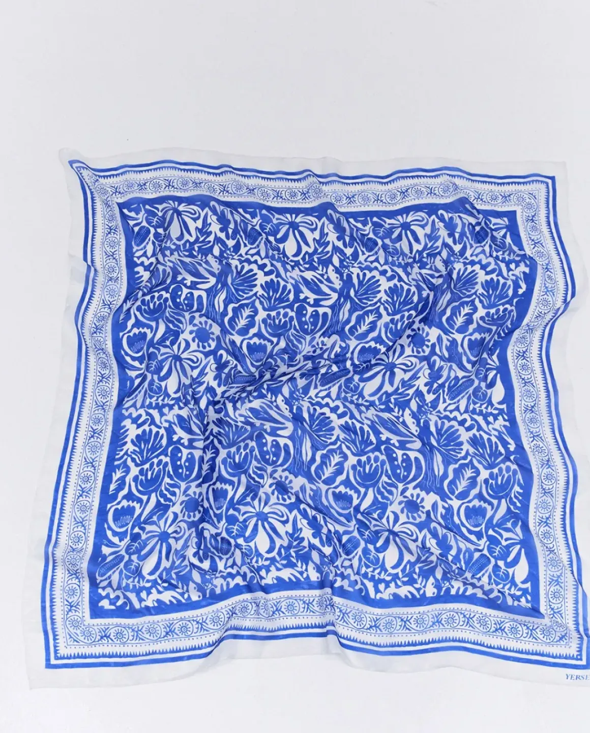 Pañuelo seda azul