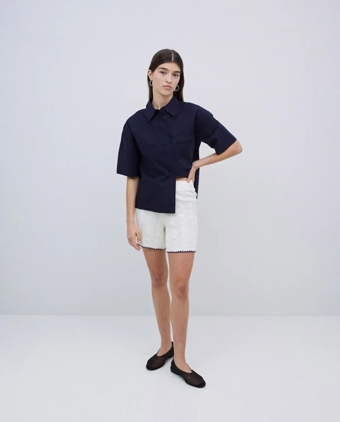 Short punto contraste blanco roto