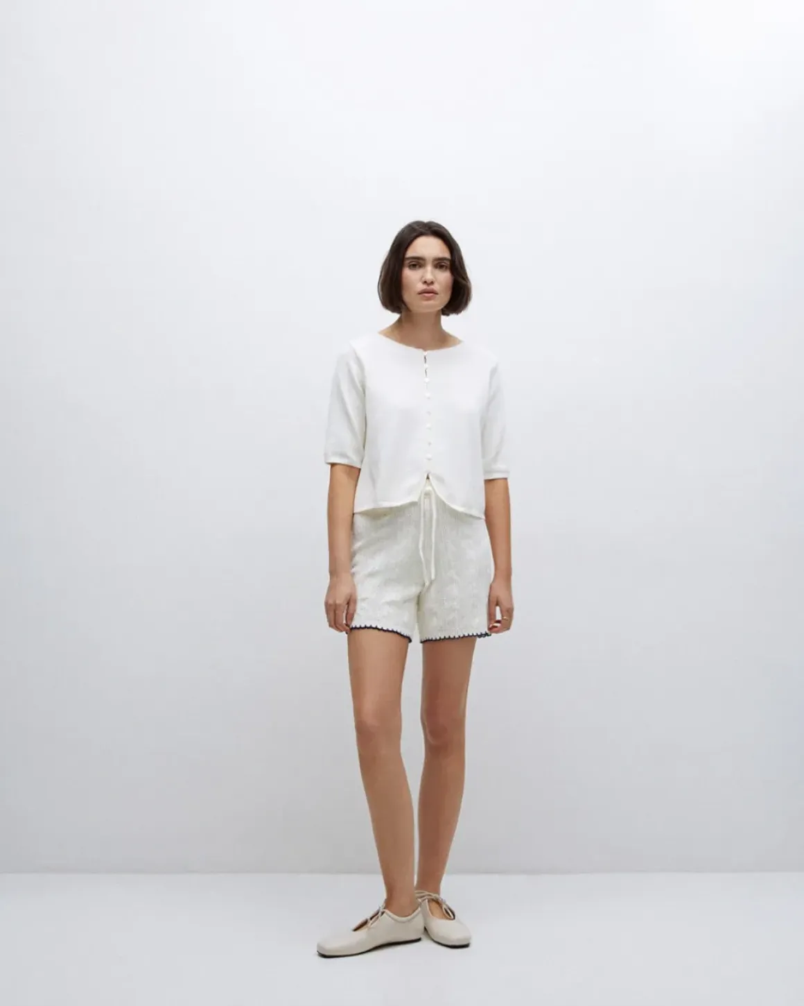 Short punto contraste blanco roto