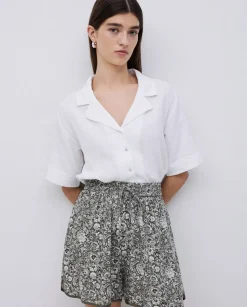 Shorts fluidos floral caqui