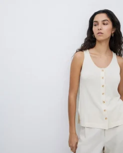 Top botones escote redondo beige