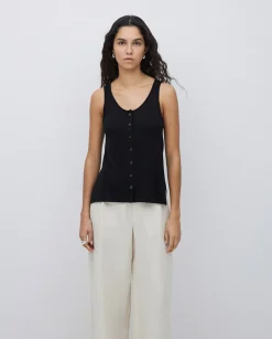 Top botones escote redondo negro