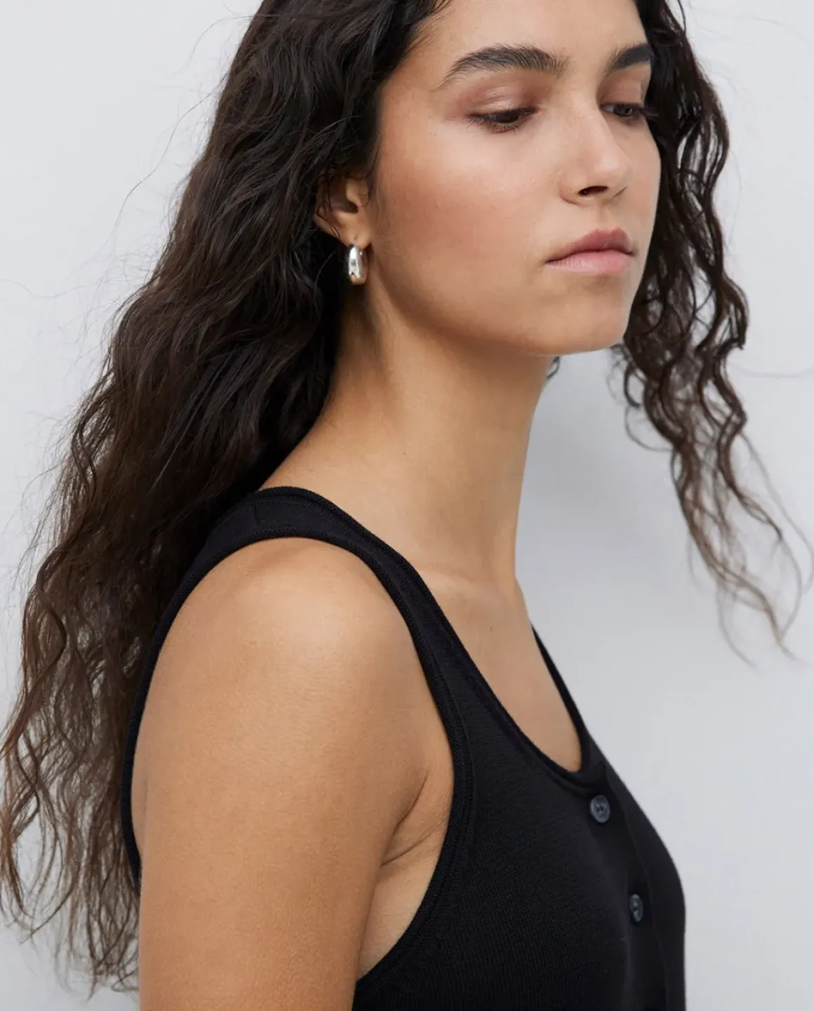 Top botones escote redondo negro