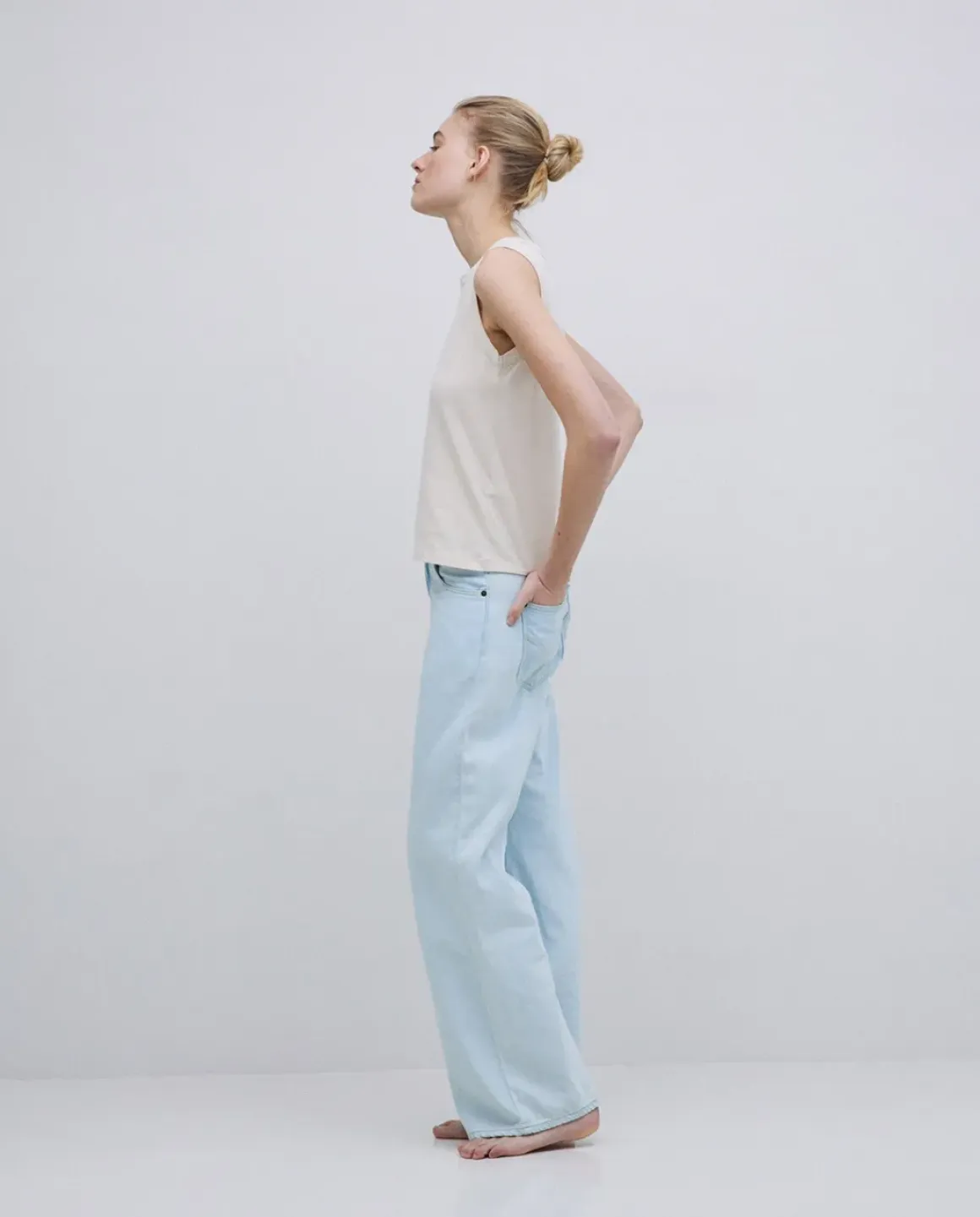 Top básico escote redondo beige