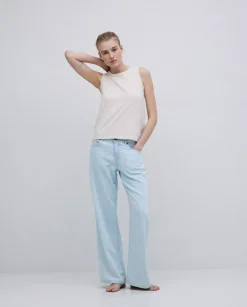 Top básico escote redondo beige