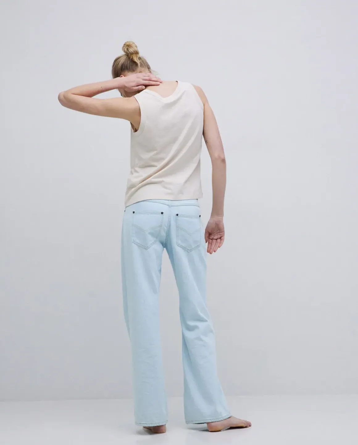 Top básico escote redondo beige