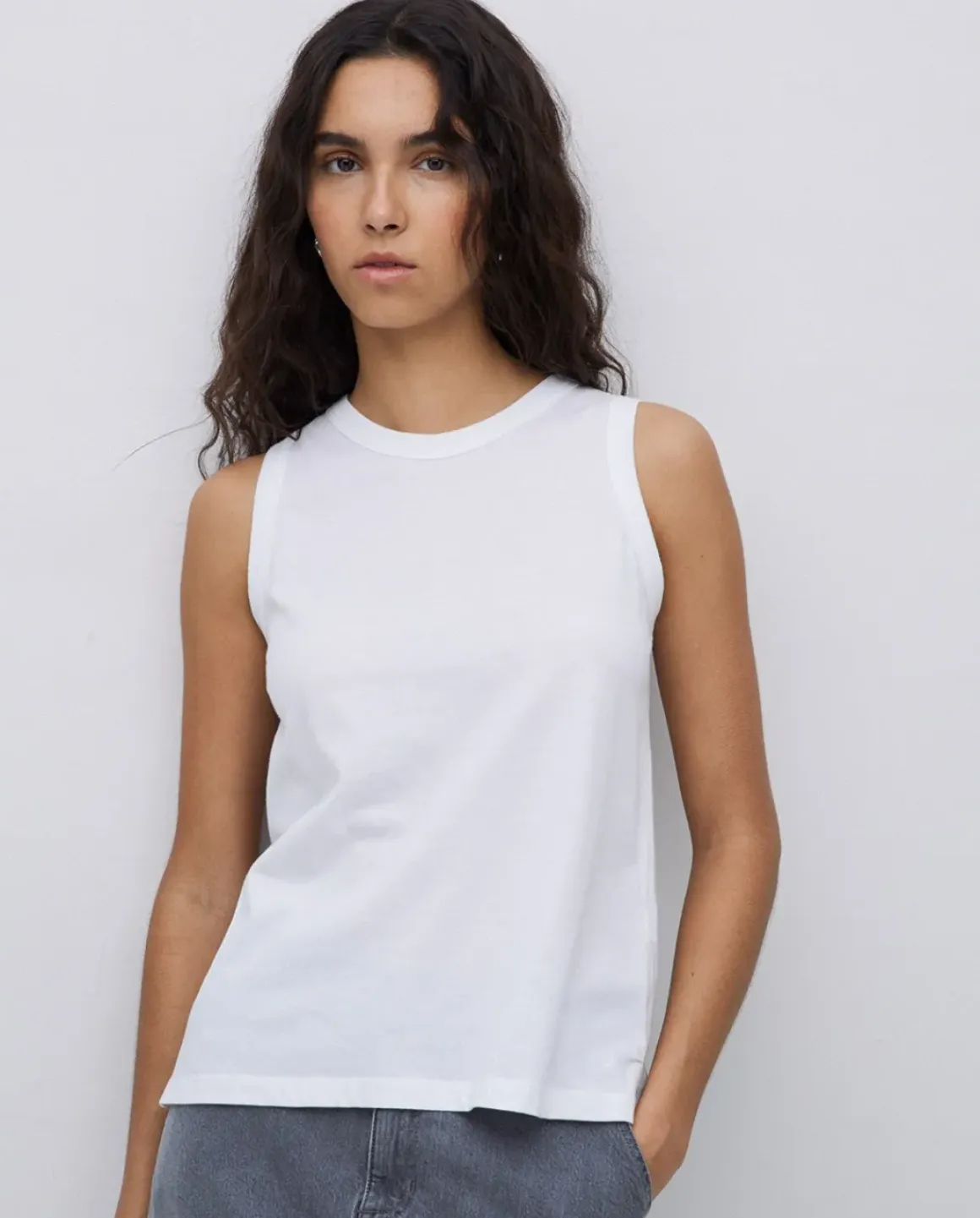 Top básico escote redondo blanco