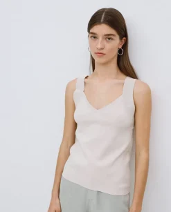 Top escote pico tirantes anchos beige
