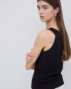 Top escote pico tirantes anchos negro