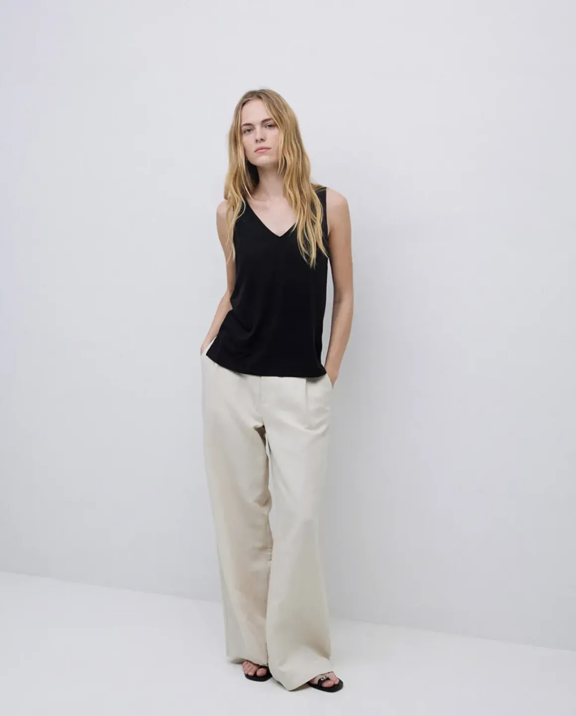 Top pico modal negro