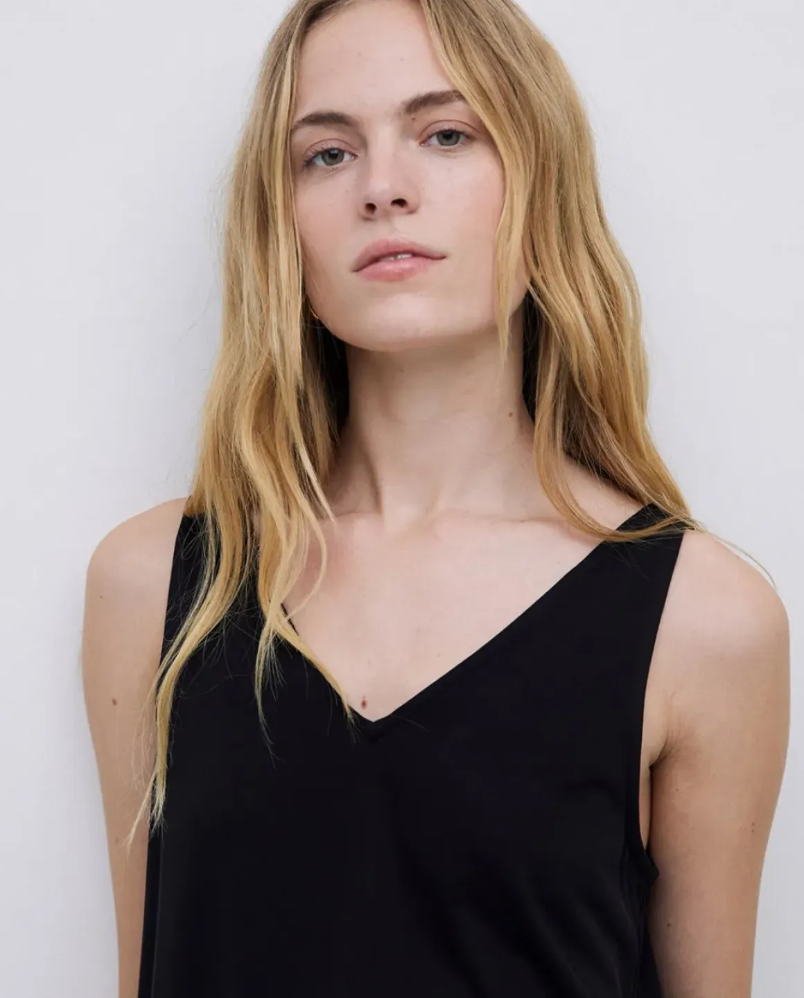 Top pico modal negro