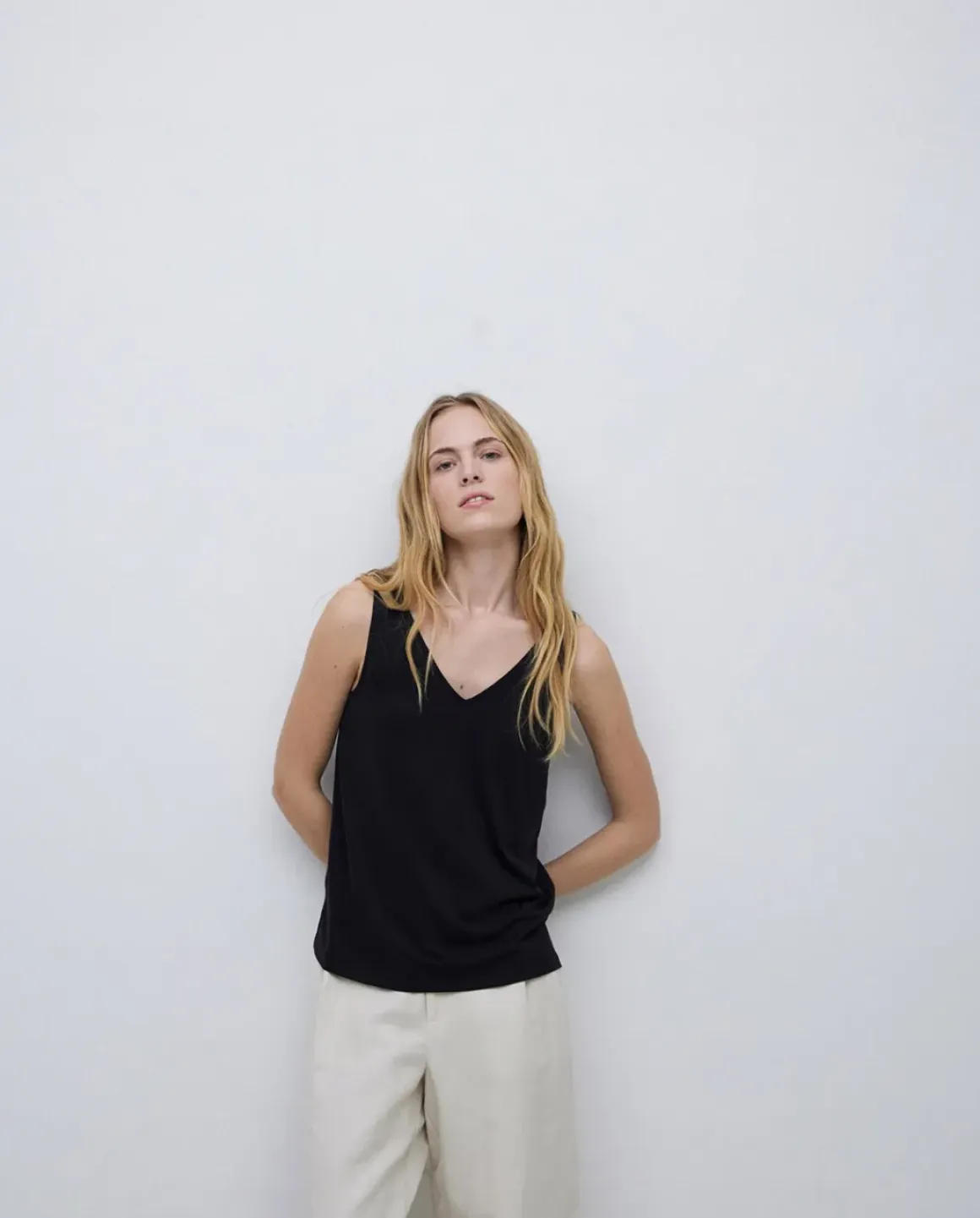 Top pico modal negro