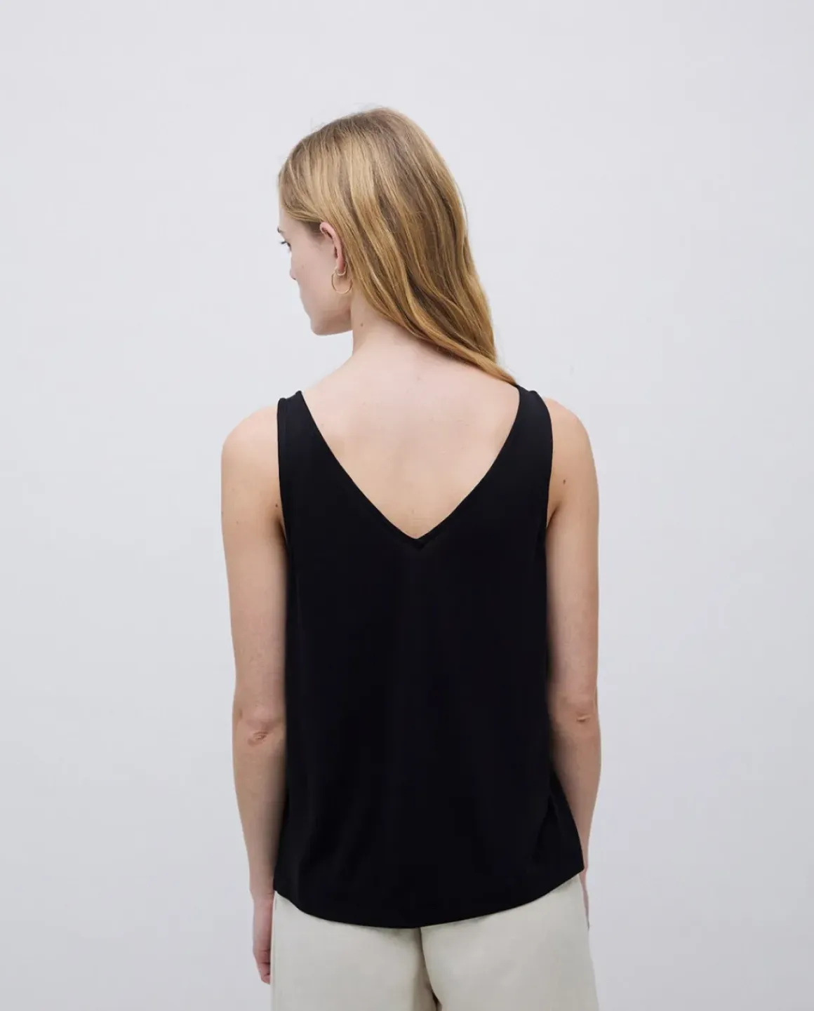 Top pico modal negro