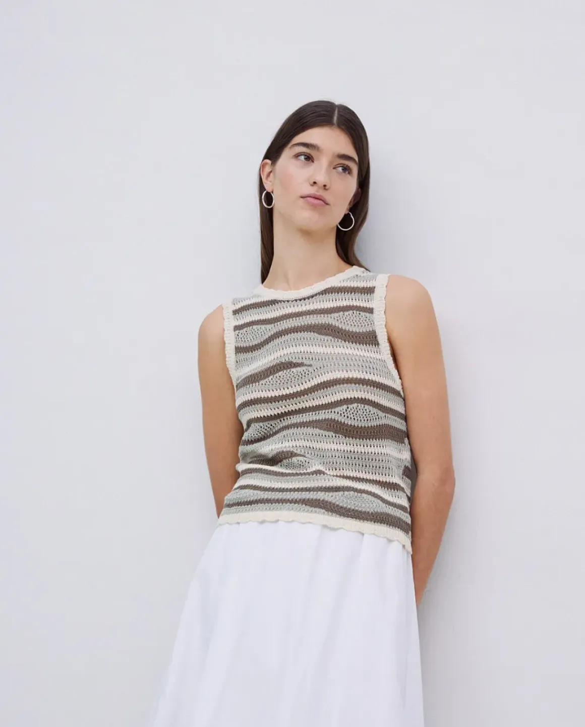 Top punto sin mangas verde