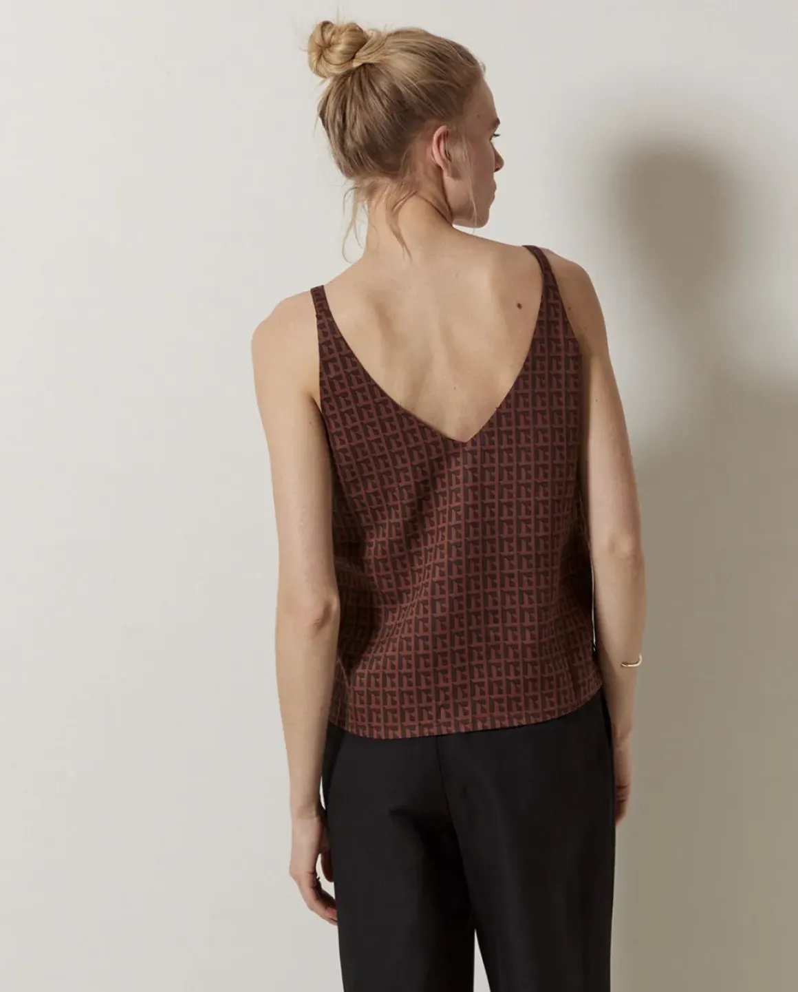 Top Tencel pico chocolate