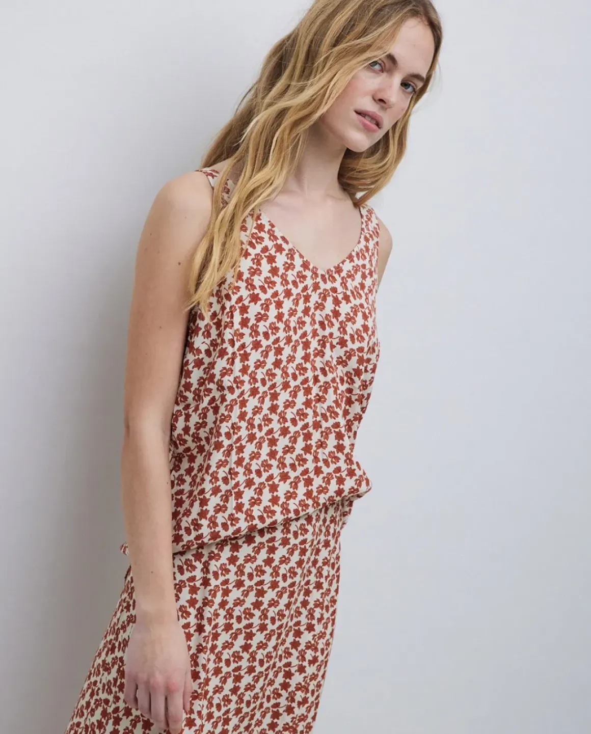 Top tirantes floral terracota