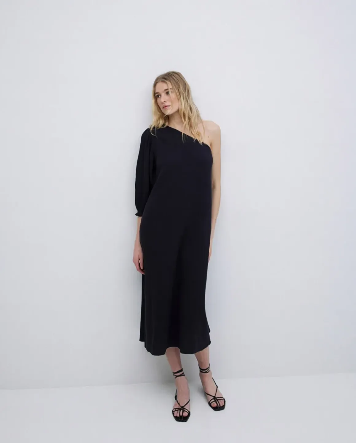 Vestido asimétrico doble gasa negro