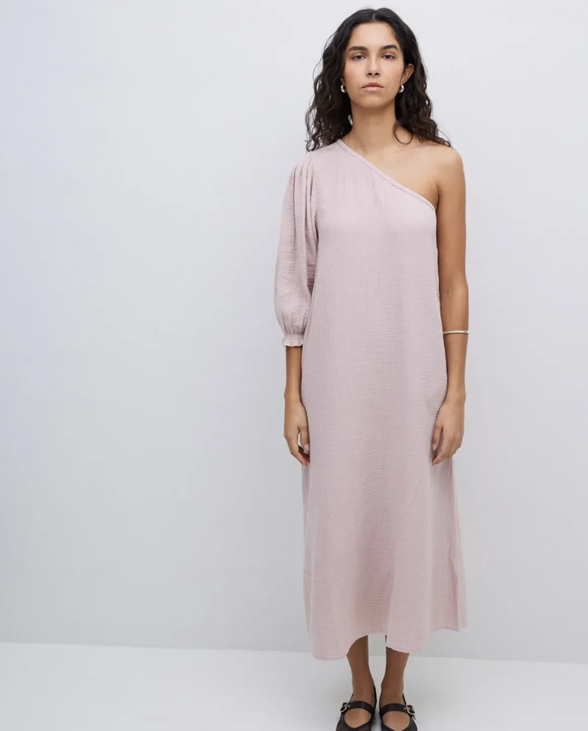 Vestido asimétrico doble gasa rosa pálido