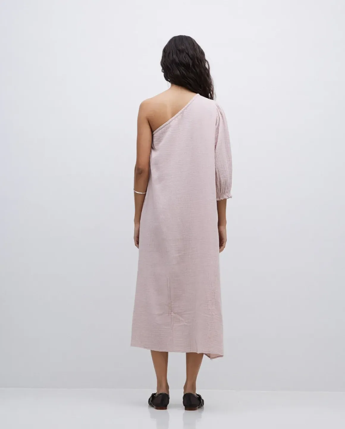 Vestido asimétrico doble gasa rosa pálido