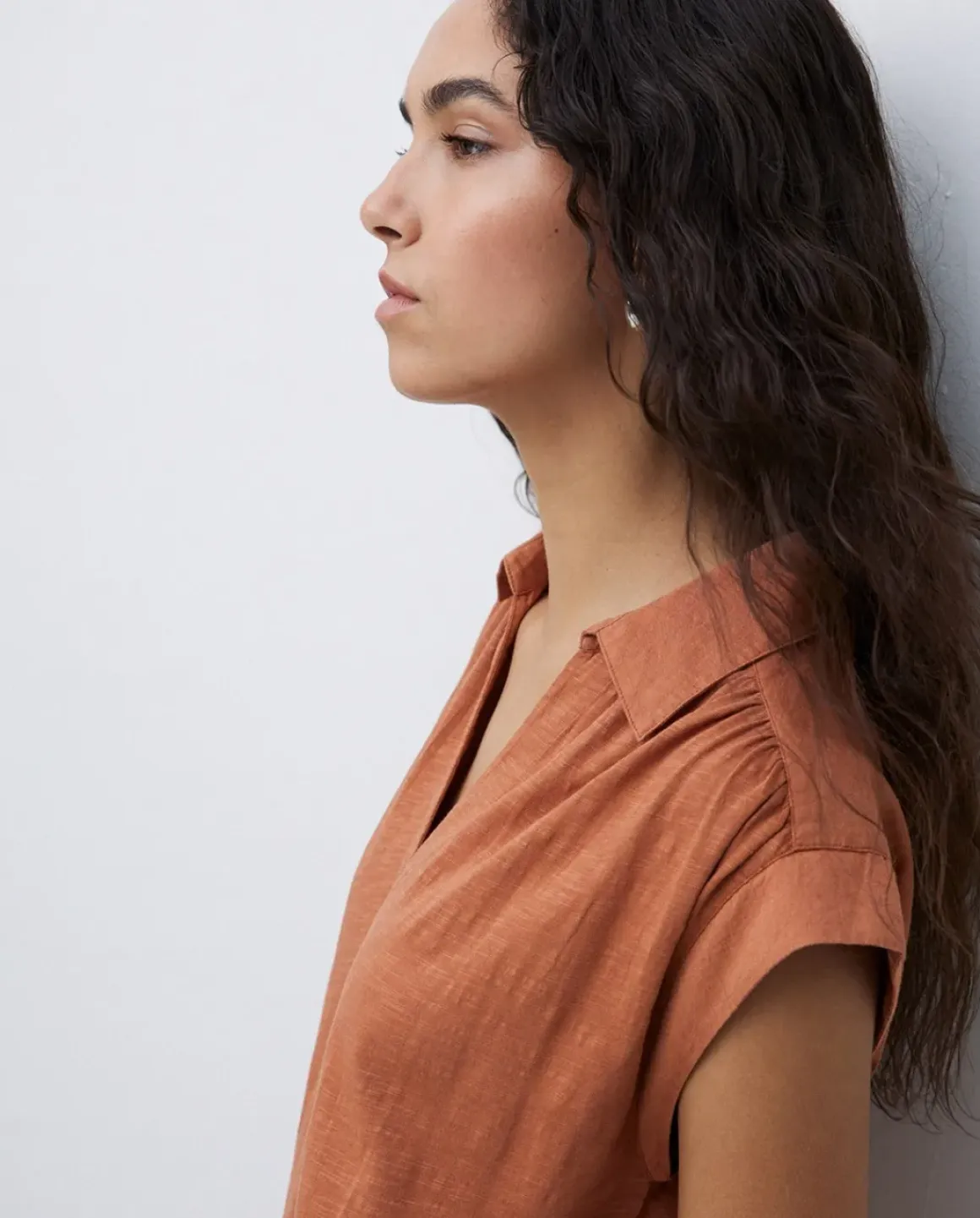 Vestido camisero flamé de algodón terracota