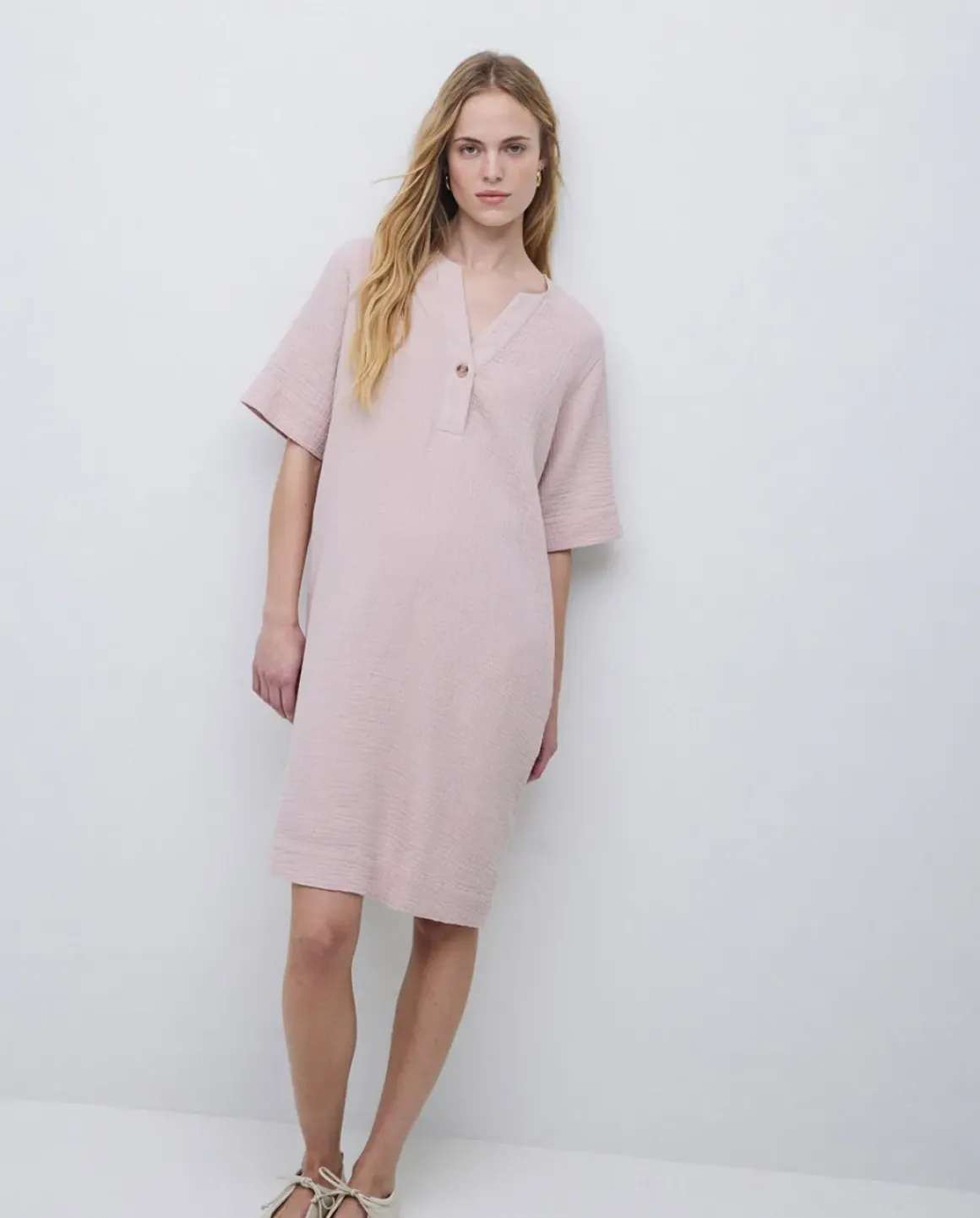Vestido corto doble gasa rosa pálido