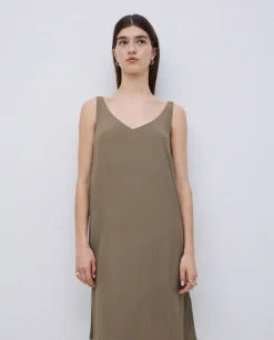 Vestido corto escote pico caqui