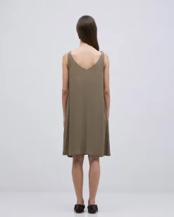 Vestido corto escote pico caqui