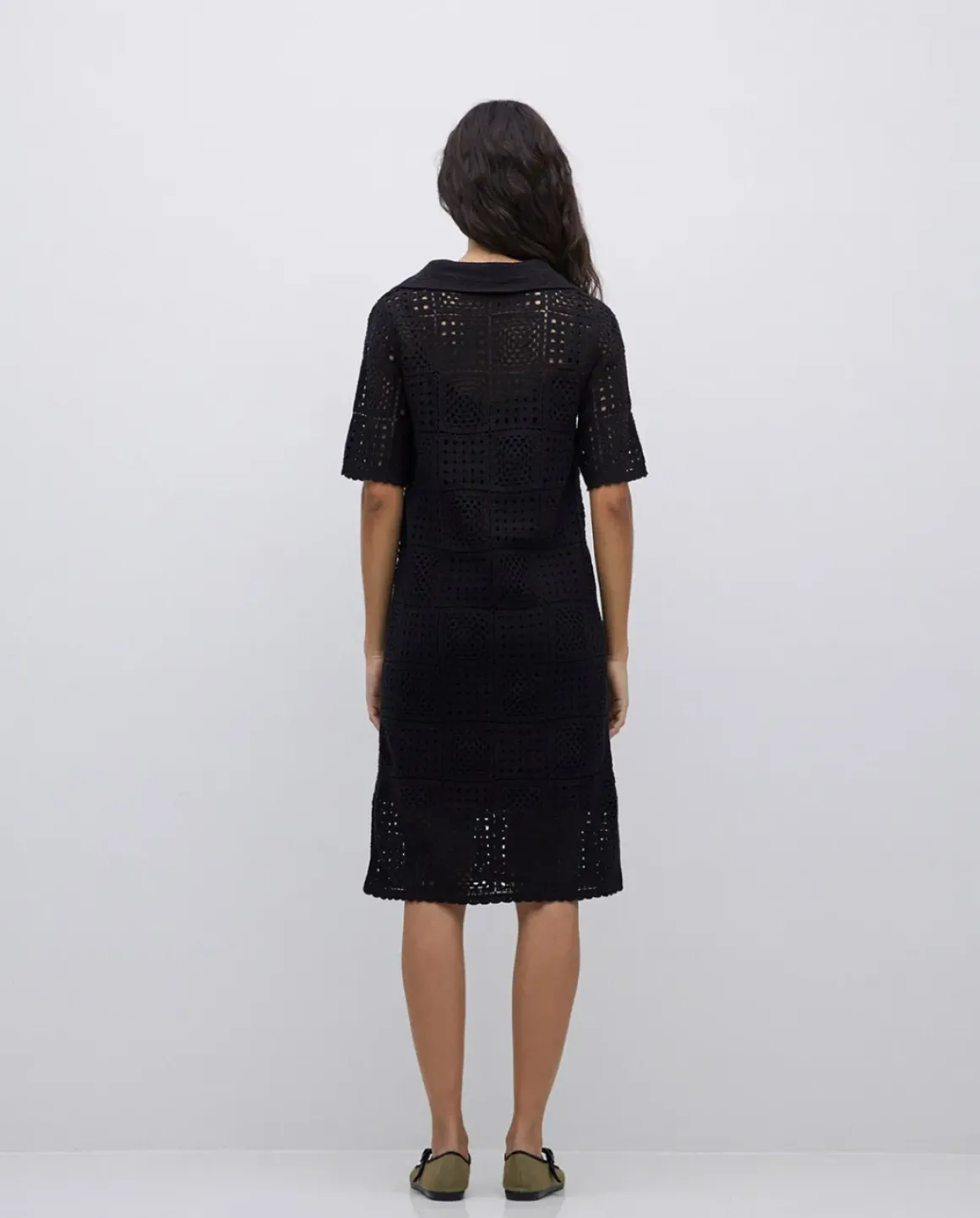 Vestido crochet cuello polo negro
