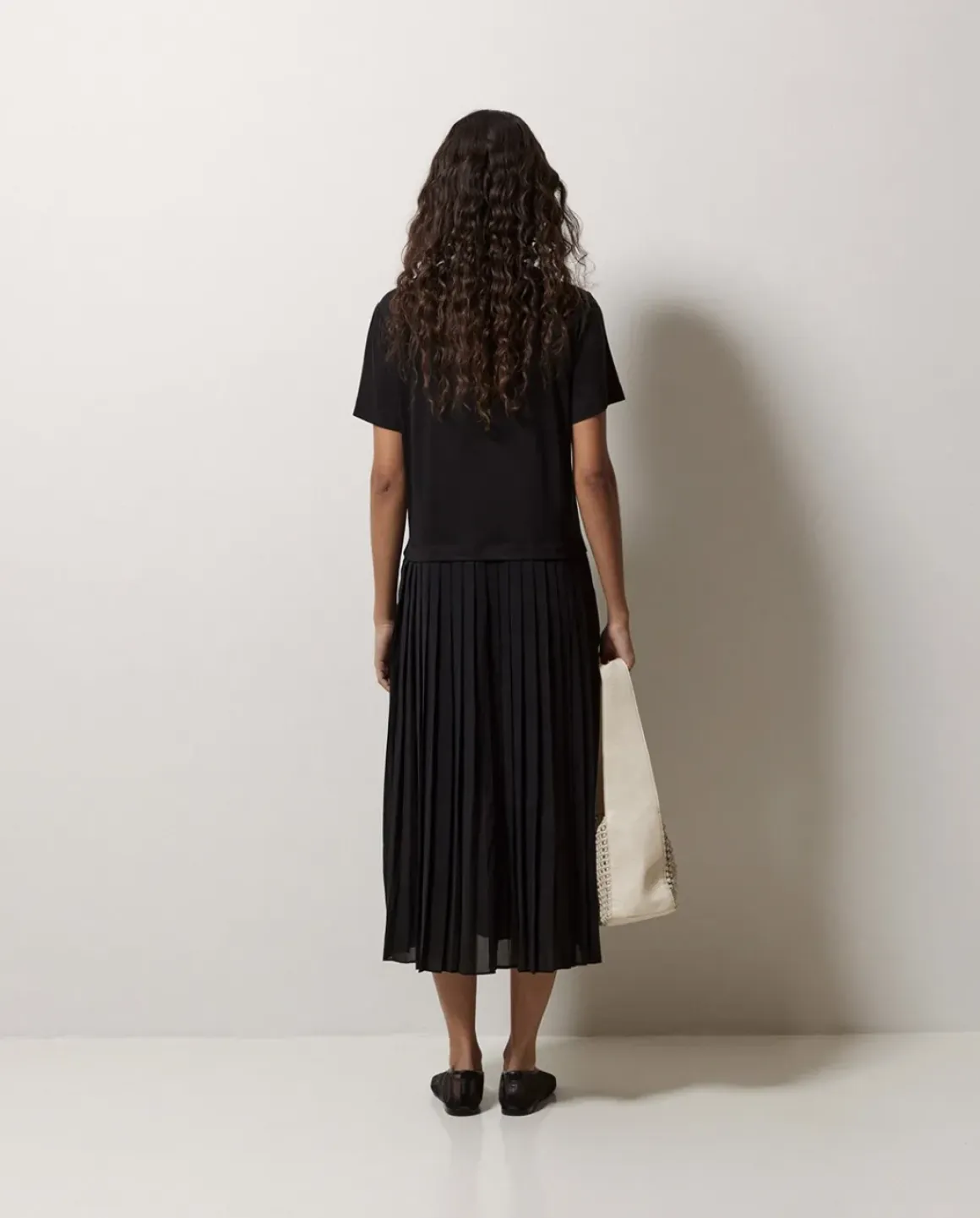 Vestido evasé falda plisada negro
