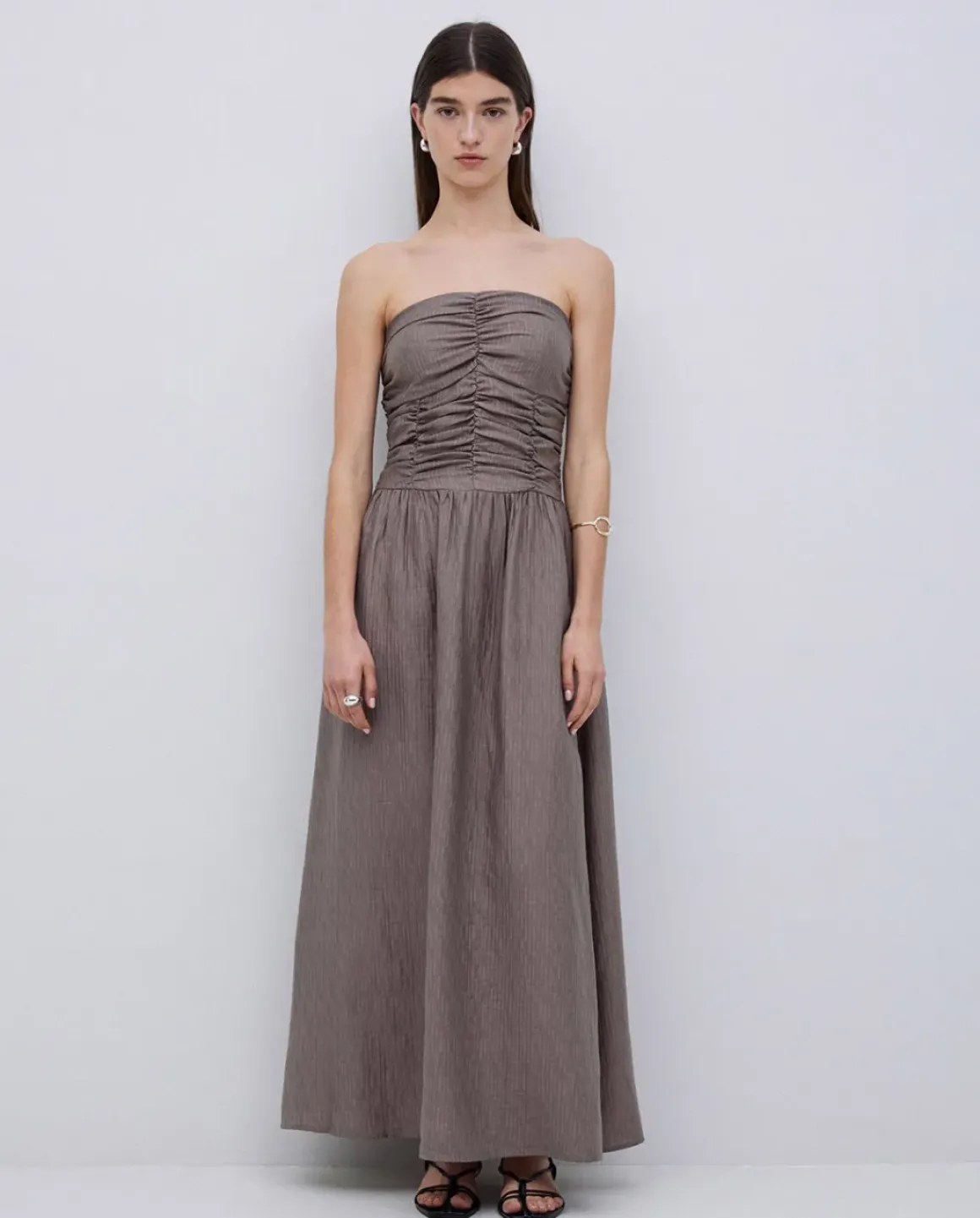 Vestido largo drapeado caqui