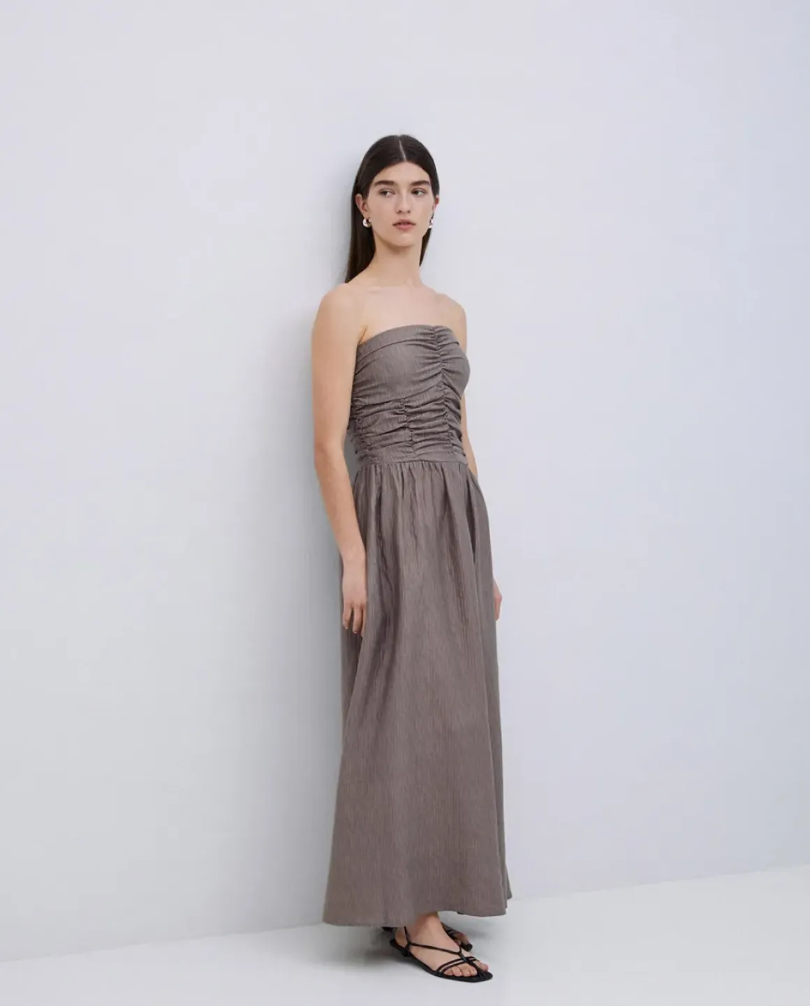 Vestido largo drapeado caqui