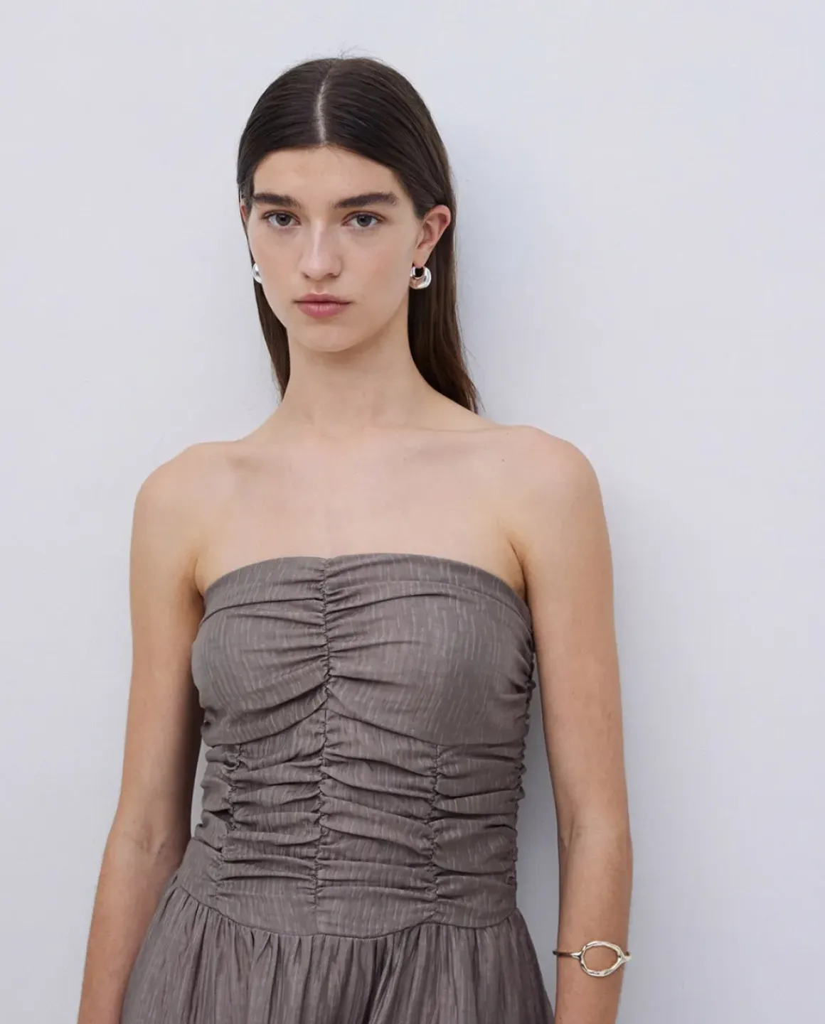 Vestido largo drapeado caqui