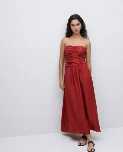 Vestido largo drapeado terracota