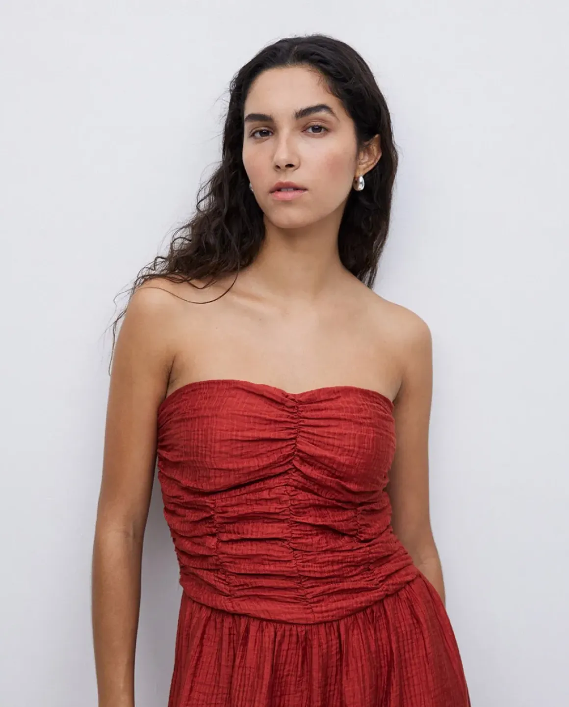 Vestido largo drapeado terracota