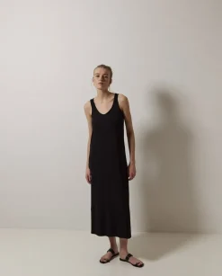Vestido largo punto negro