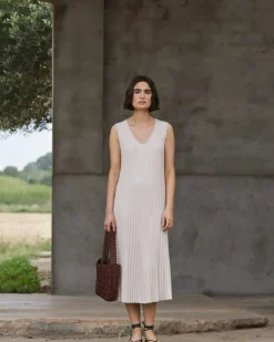 Vestido largo tirantes evasé beige