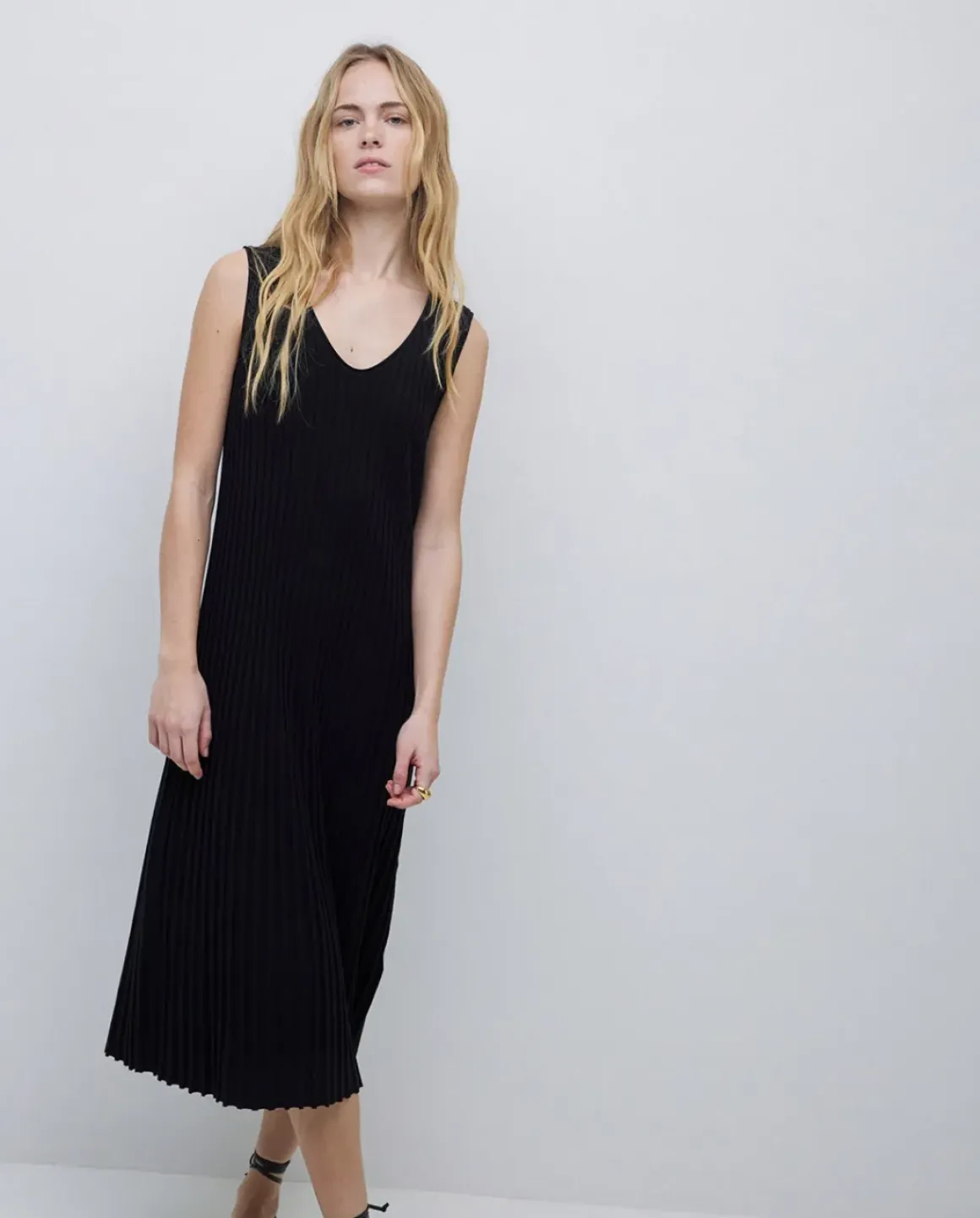 Vestido largo tirantes evasé negro