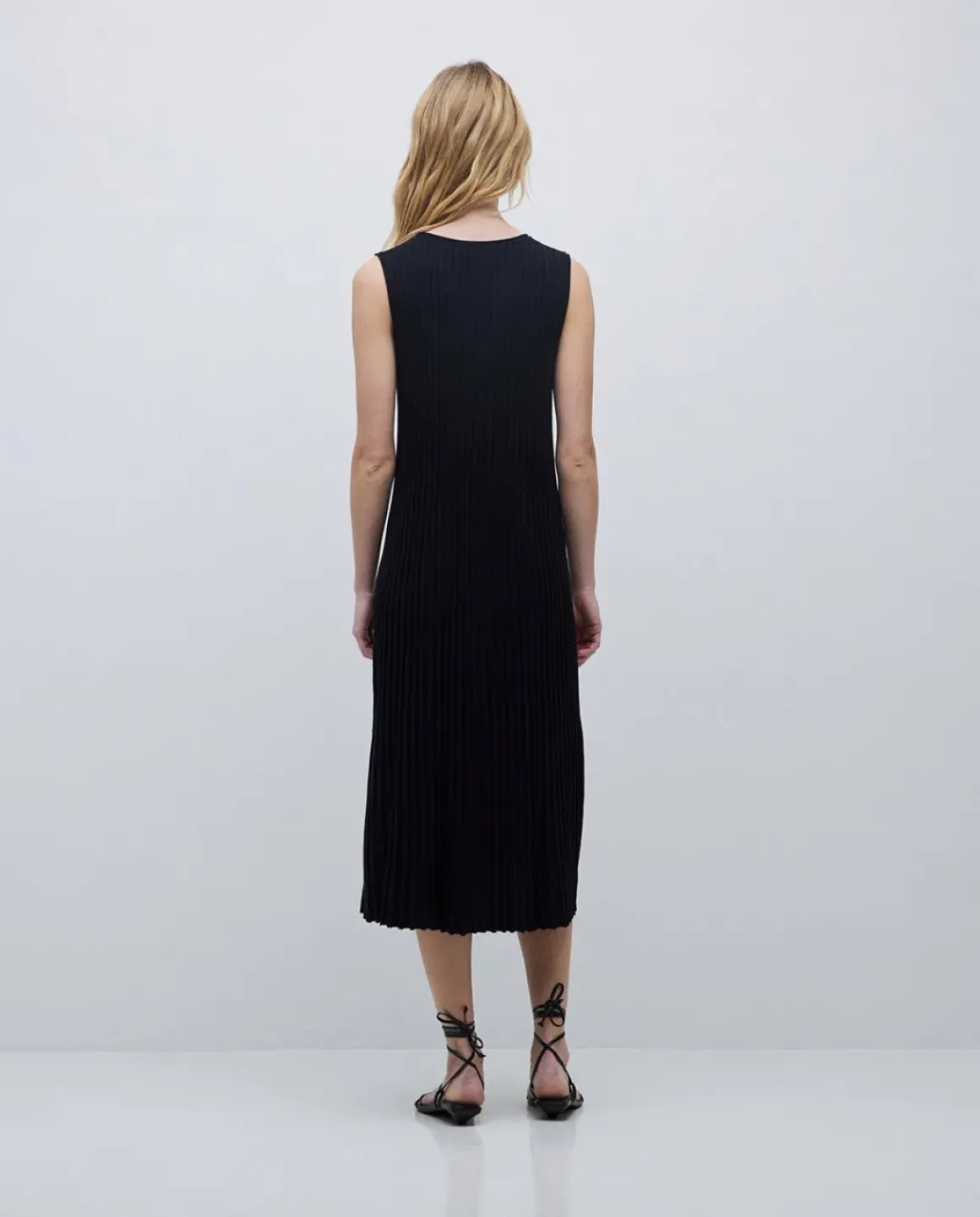 Vestido largo tirantes evasé negro