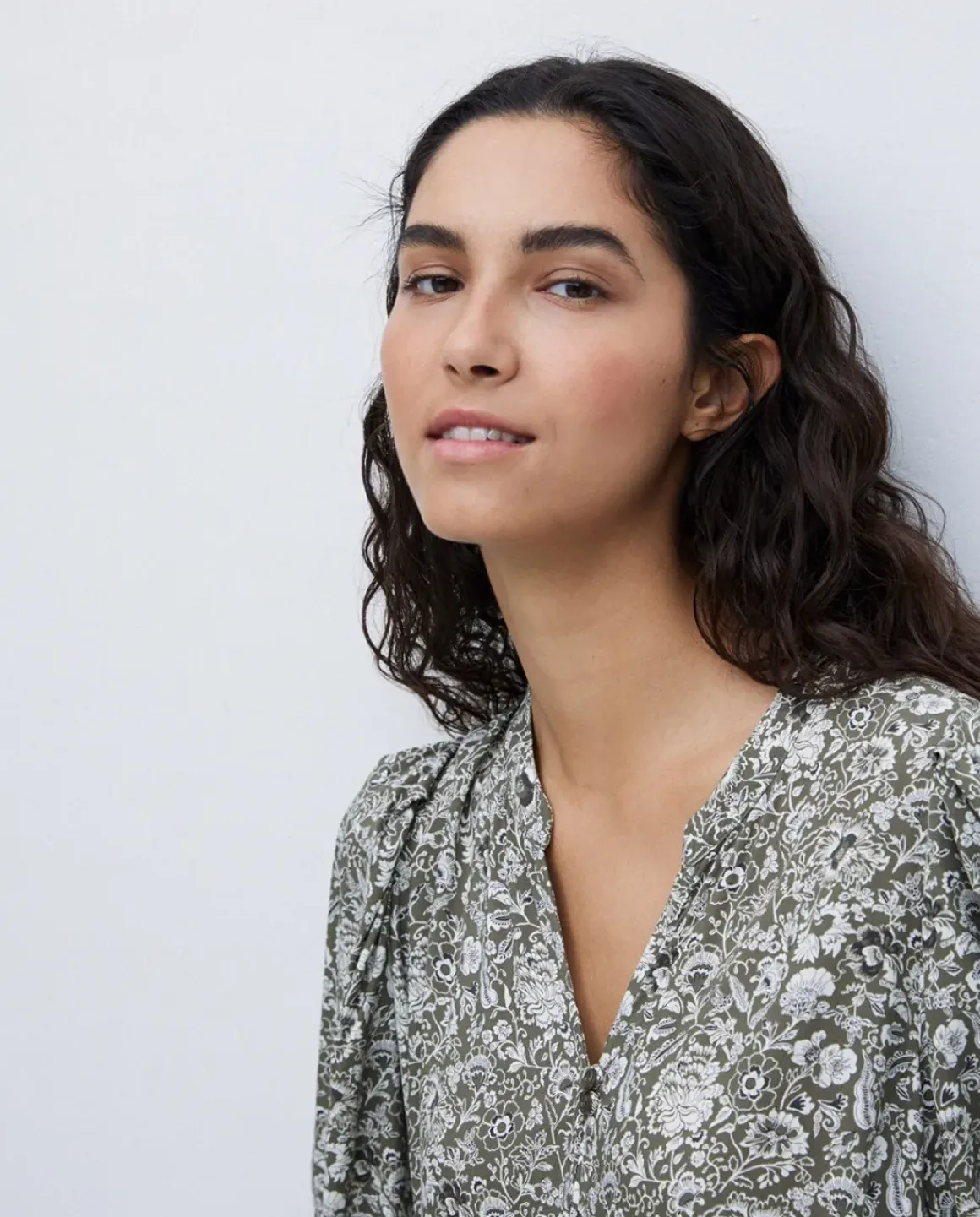 Vestido midi estampado floral caqui