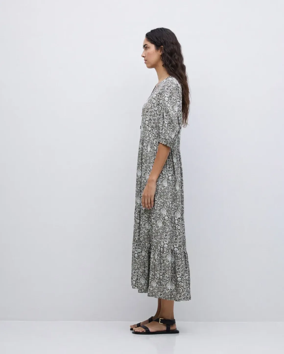 Vestido midi estampado floral caqui