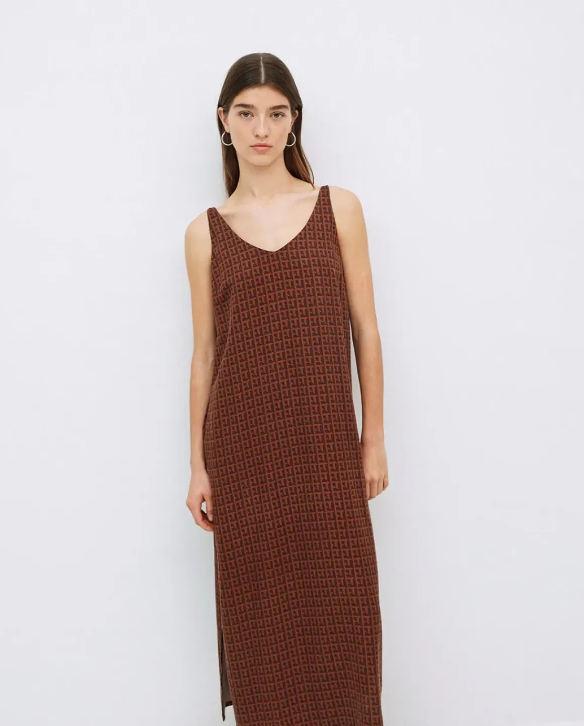 Vestido tencel pico chocolate