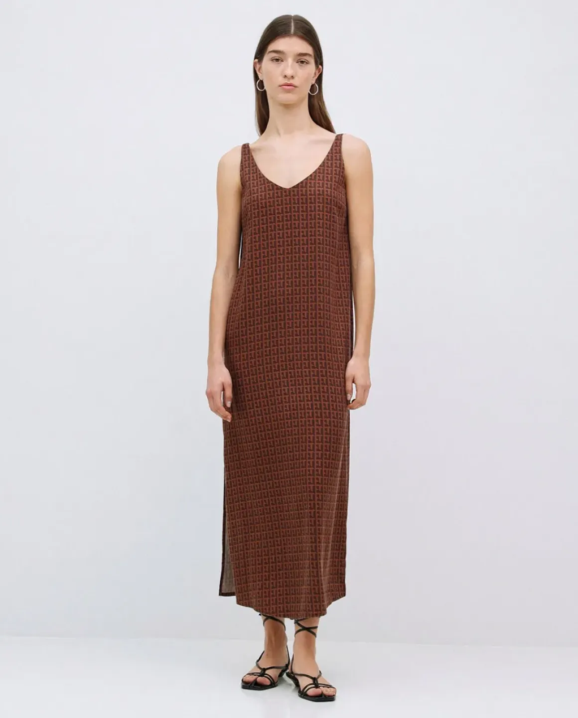 Vestido tencel pico chocolate