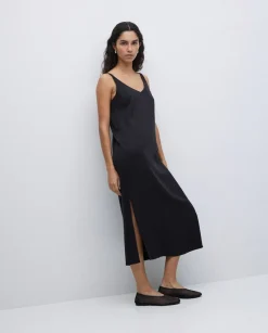 Vestido tencel pico negro