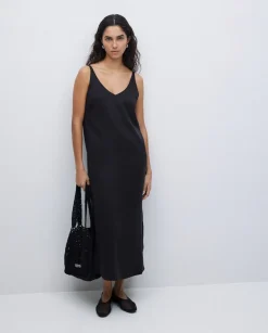 Vestido tencel pico negro